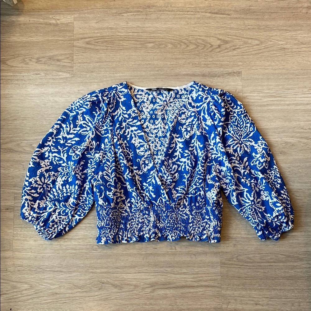 Zara Blue and White Cropped Blouse with 3/4 Sleeves Size Large